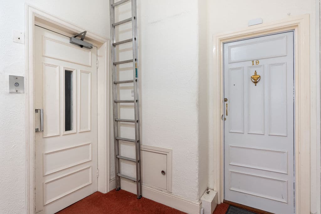 Flat 19/20 Isle of Alanis, Mooragh Promenade, Ramsey — photo 4