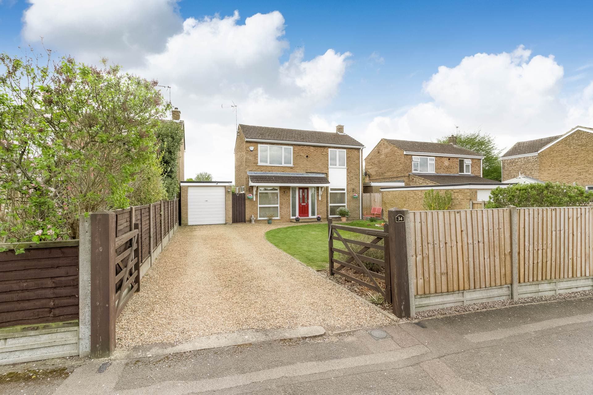 Avon Close, Newport Pagnell — photo 1