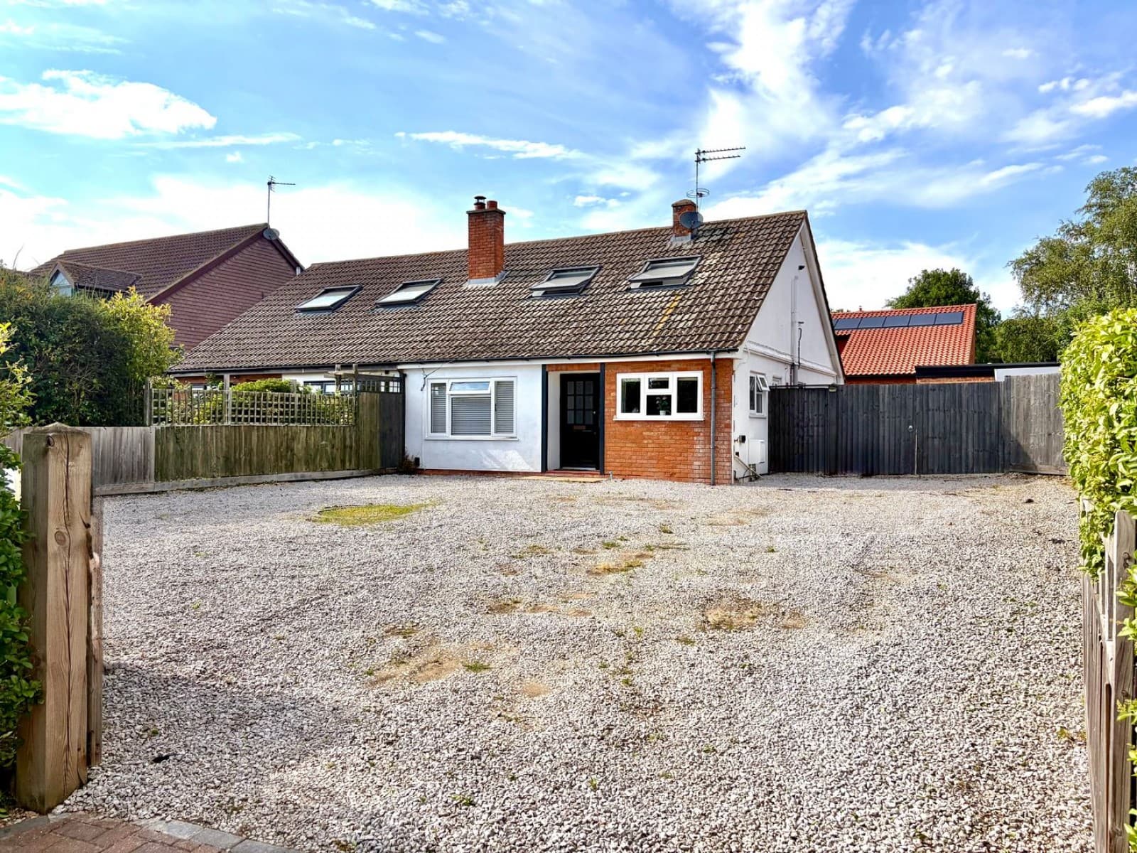 Loughton, Milton Keynes, Buckinghamshire — photo 1