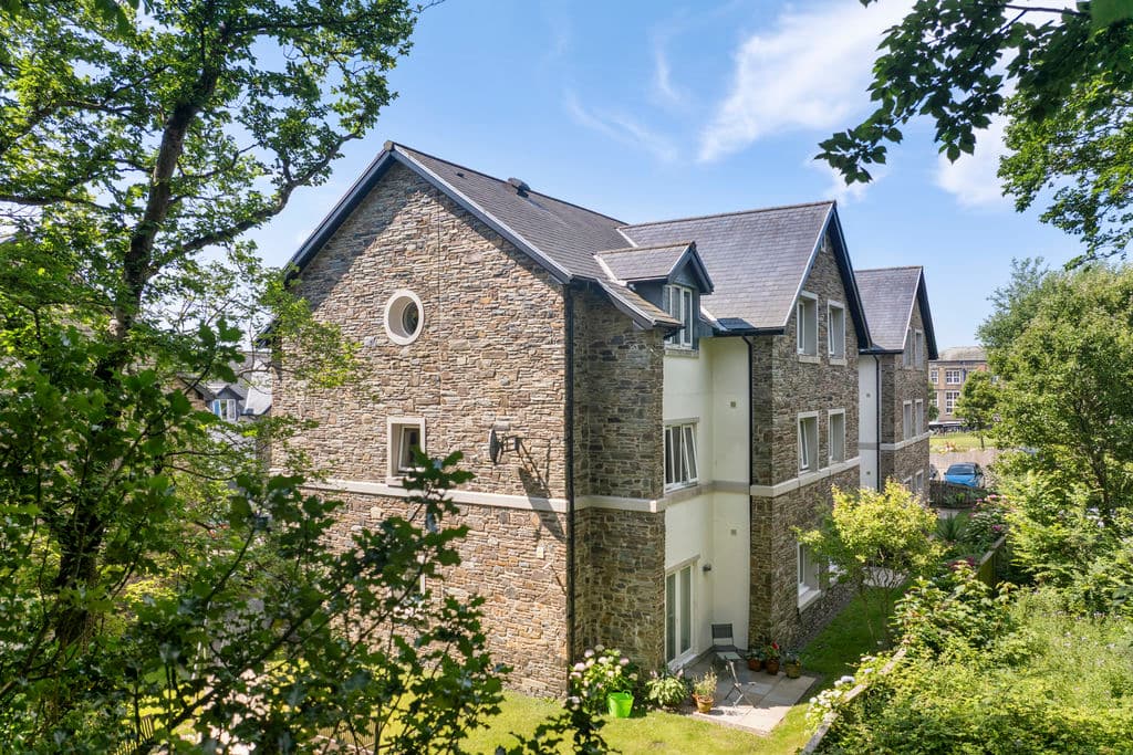 27 St Ninians Court St Ninians Road, Douglas — photo 4