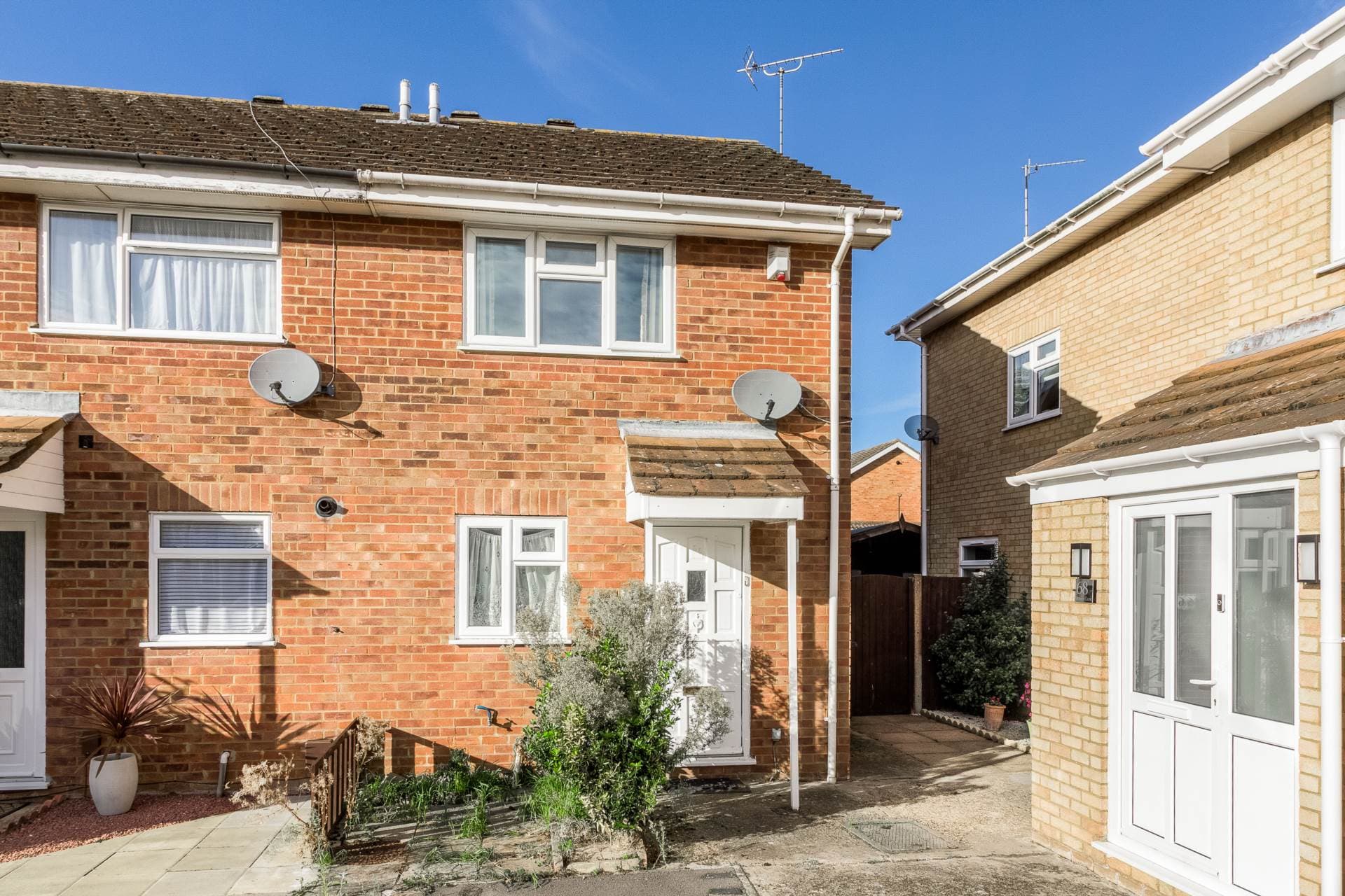 Petersham Close, Newport Pagnell — photo 1