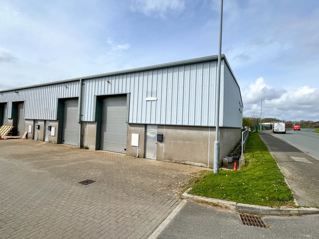 Middle Park Industrial Estate, Braddan — photo 1