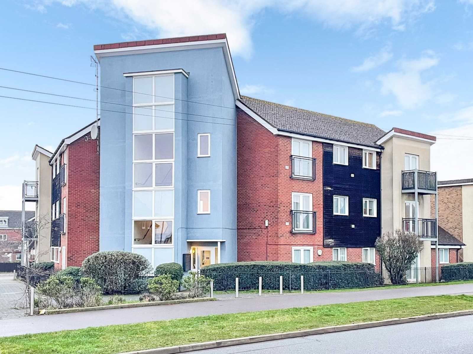 Broughton, Milton Keynes, Buckinghamshire — photo 1