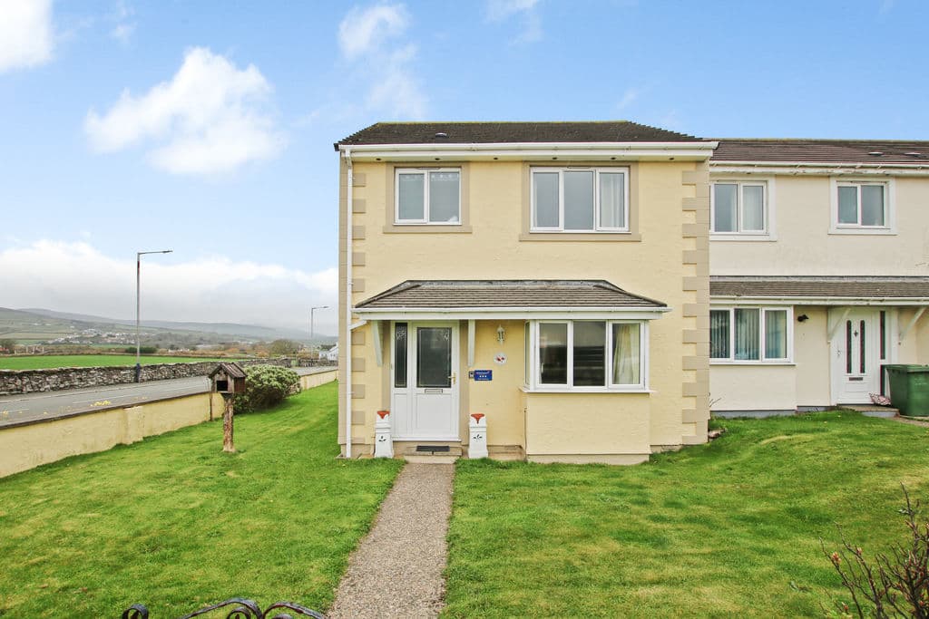 27 Creggan Lea, Port St Mary — photo 1