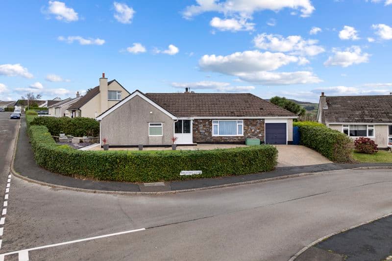 54 Birch Hill Close, Onchan — photo 1