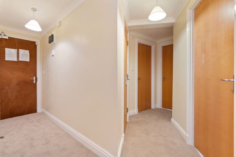 29 Central Apartments, Central Promenade, Douglas — photo 3
