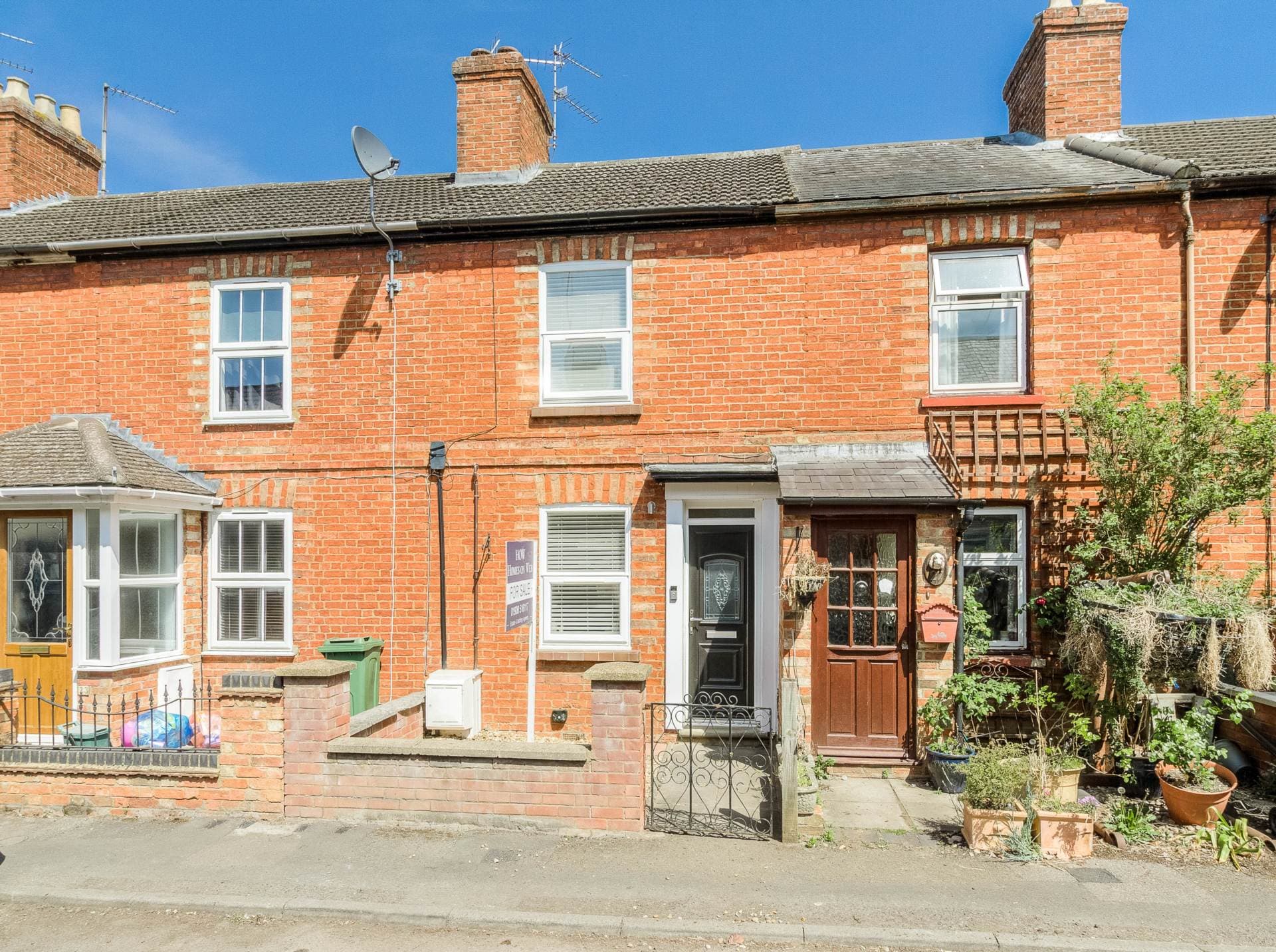 Beaconsfield Place, Newport Pagnell — photo 1