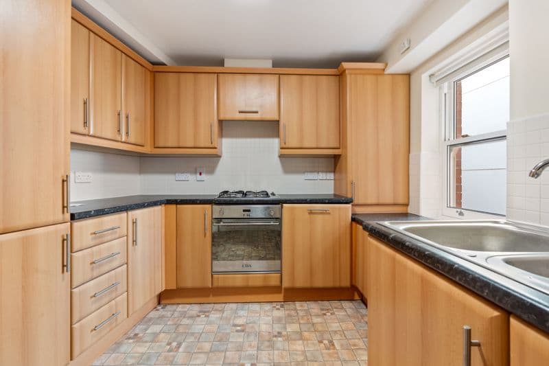 29 Central Apartments, Central Promenade, Douglas — photo 4