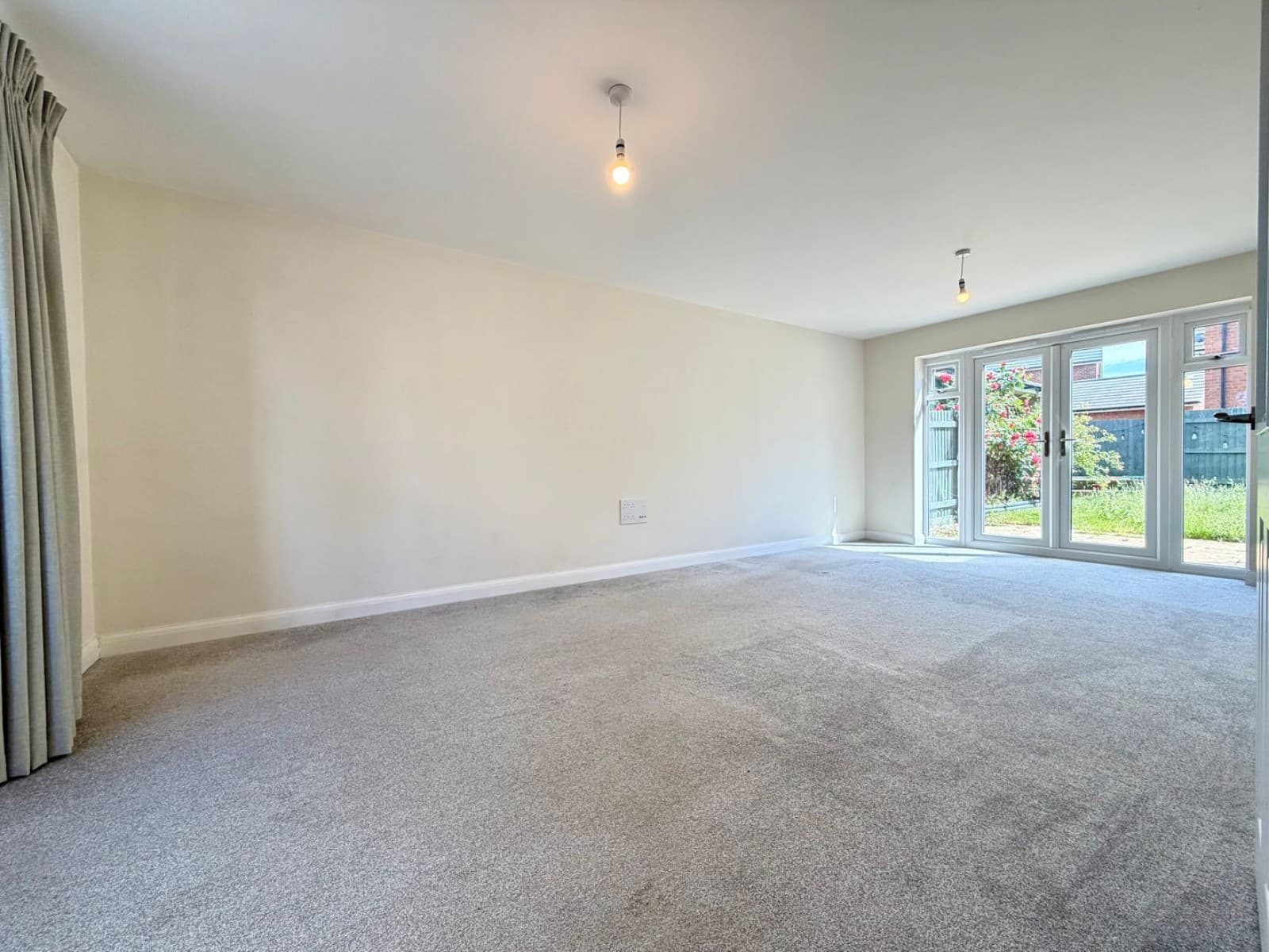 Eaton Leys, Milton Keynes, Buckinghamshire — photo 3