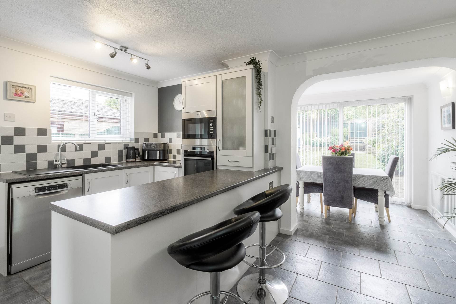 Longfellow Drive, Newport Pagnell — photo 3