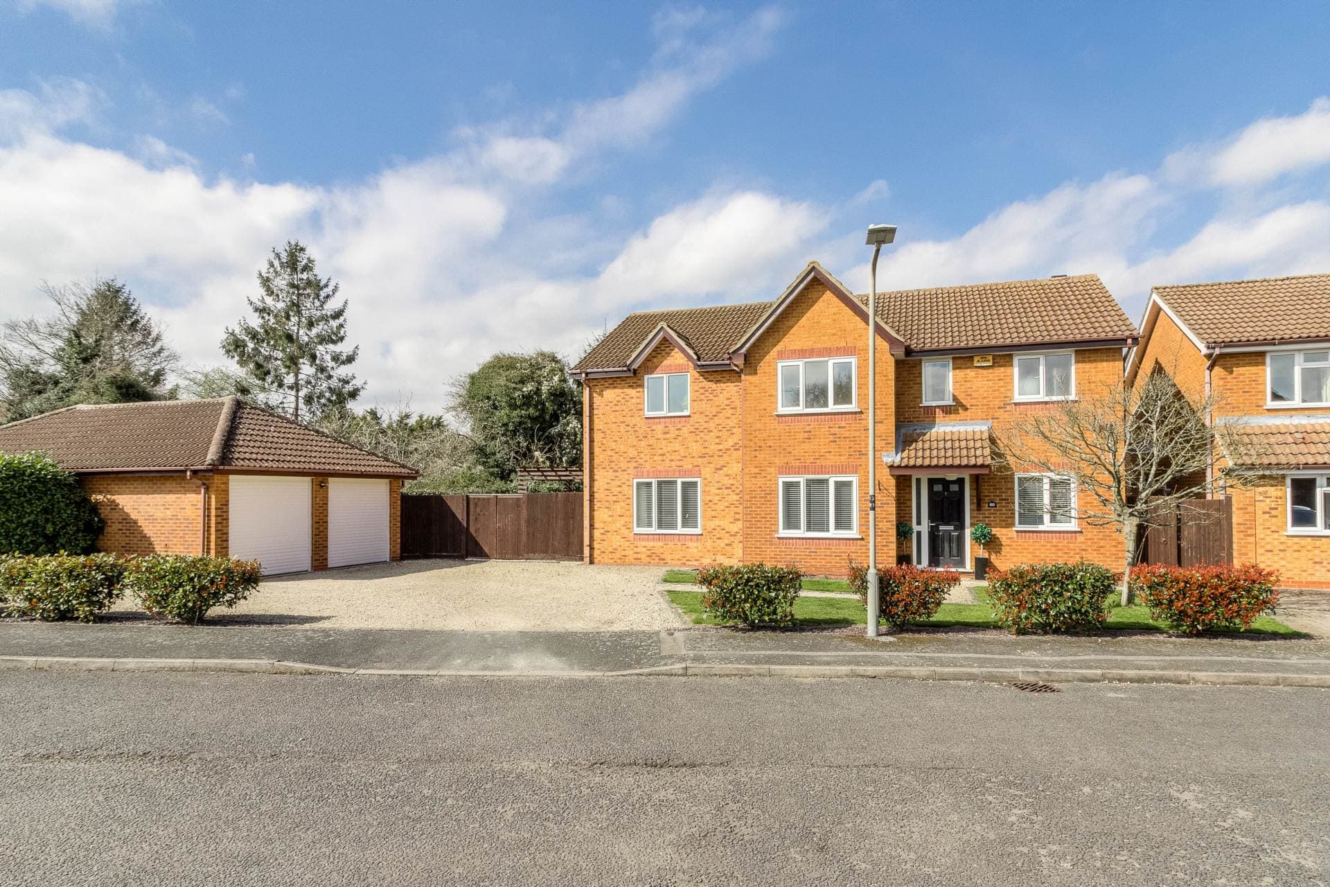 Whitton Way, Newport Pagnell — photo 1
