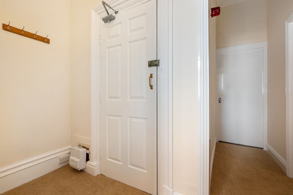 Flat 2, 11 Windsor Road, Douglas — photo 2