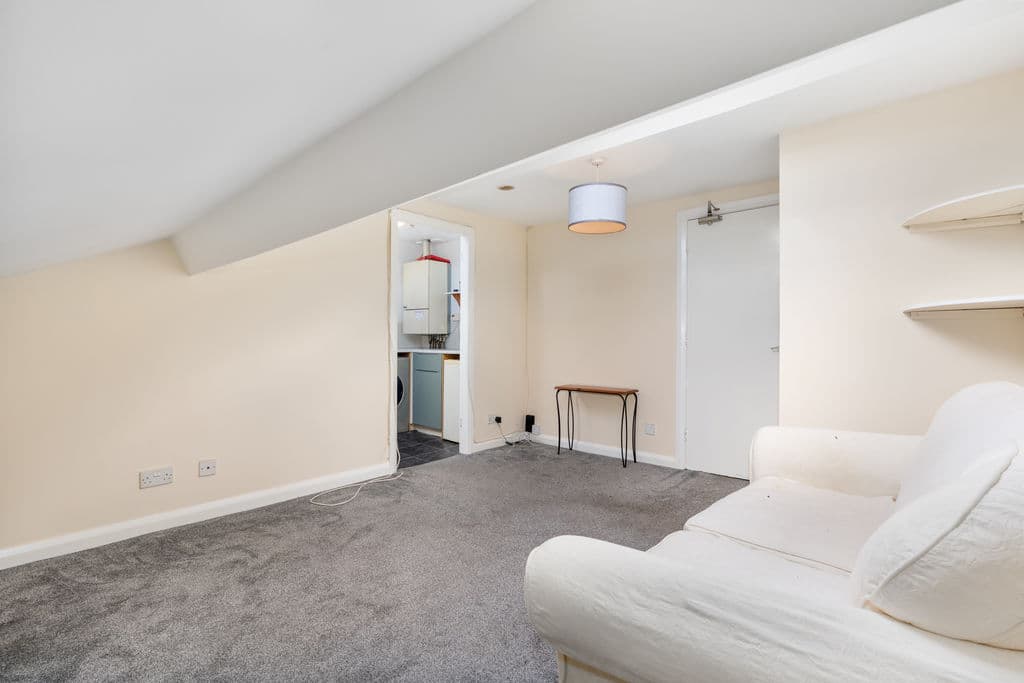 Flat 3, 24 Castle Street, Douglas — photo 5