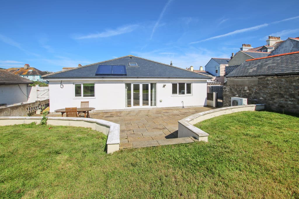 Renwall Garden, Queens Road, Port St Mary — photo 1