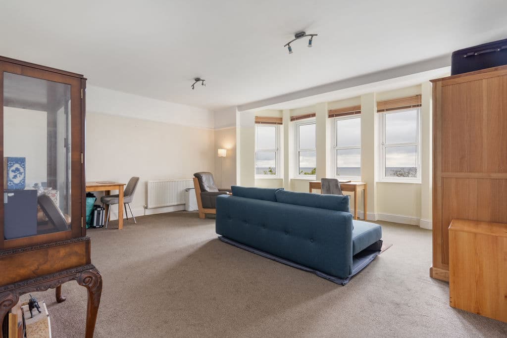 6 Falcon Cliff Apartments, Douglas — photo 3