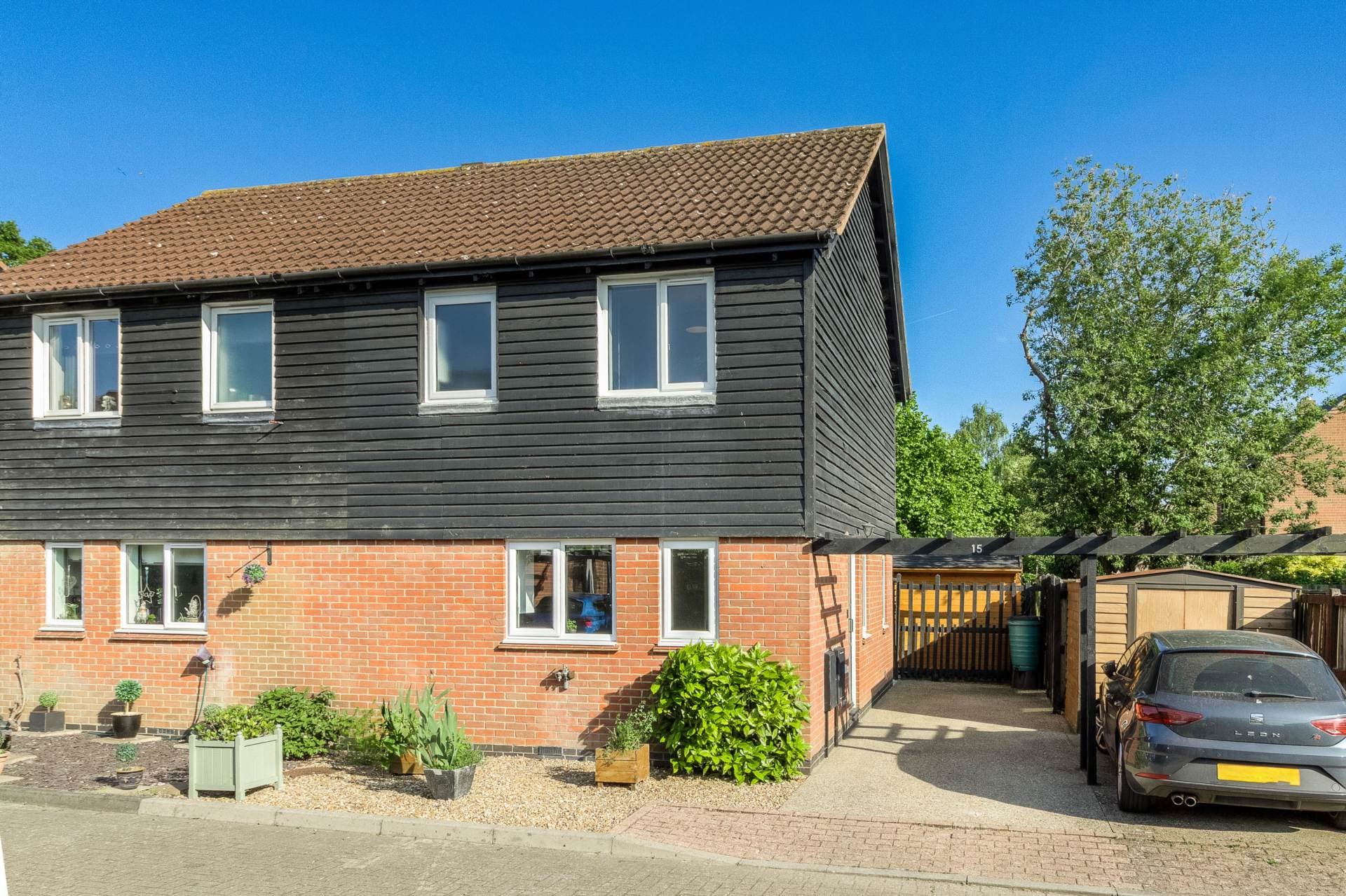 Rixband Close, Walton Park — photo 1