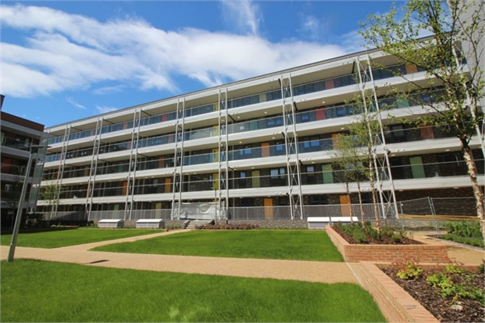 Milton Keynes, 2 Leonora Walk, Campbell Park — photo 1