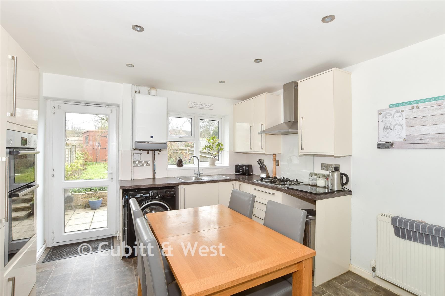 2 Bed End Of Terrace House, Albert Close Haywards Heath — photo 5