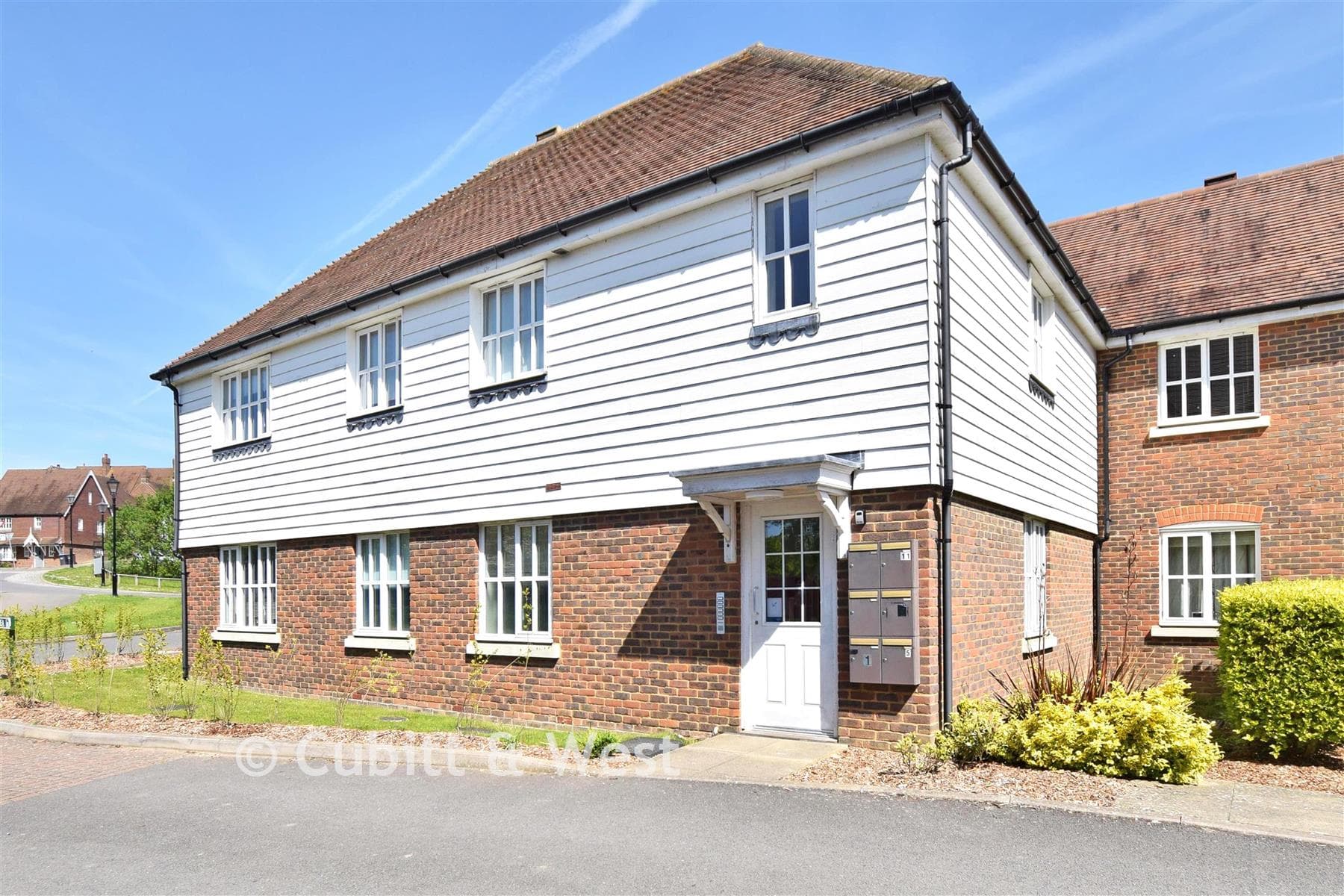 1 Bed Apartment, Farriers Lea Haywards Heath — photo 2