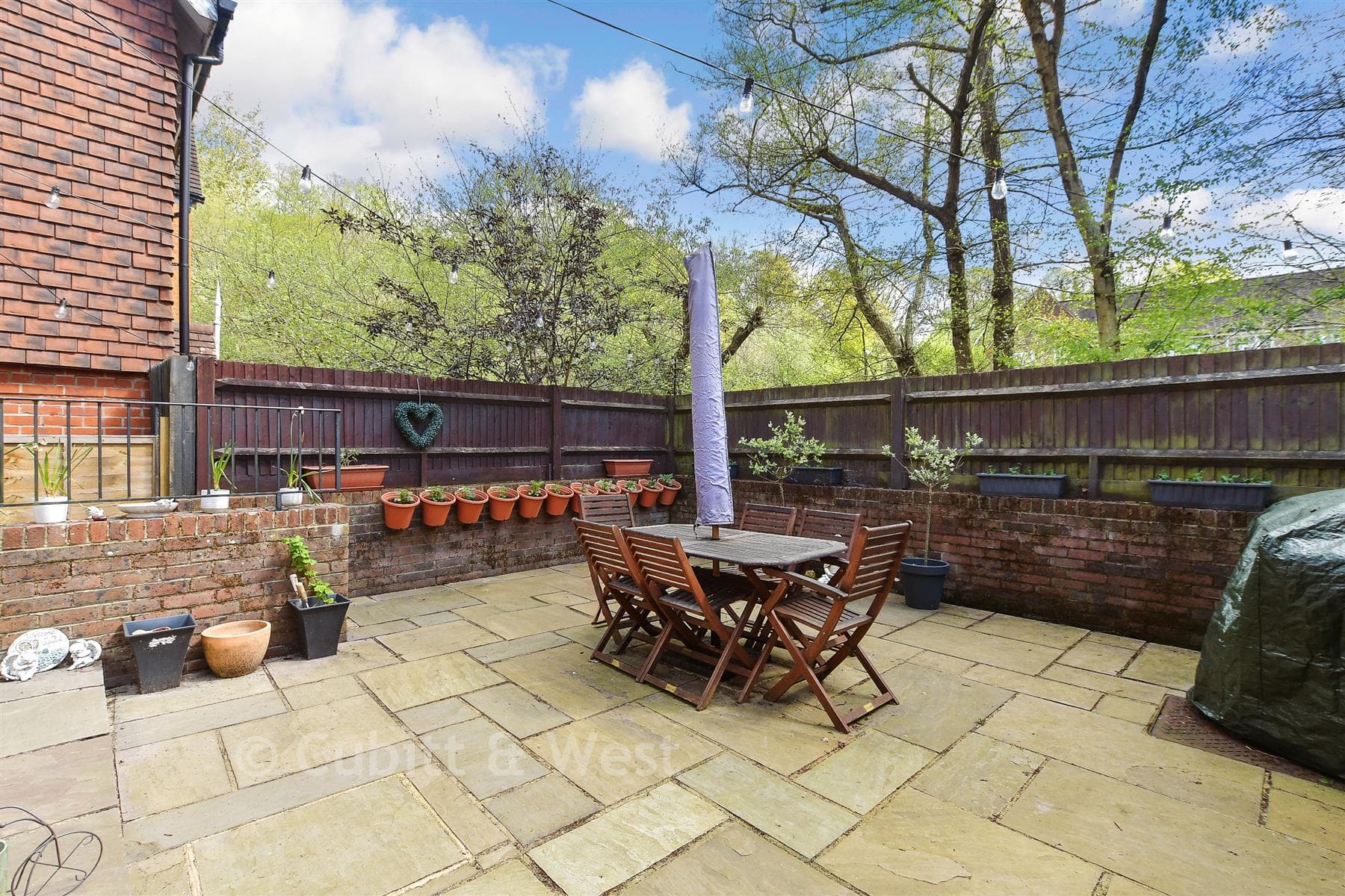 3 Bed End Of Terrace House, Cherry Place Haywards Heath — photo 2