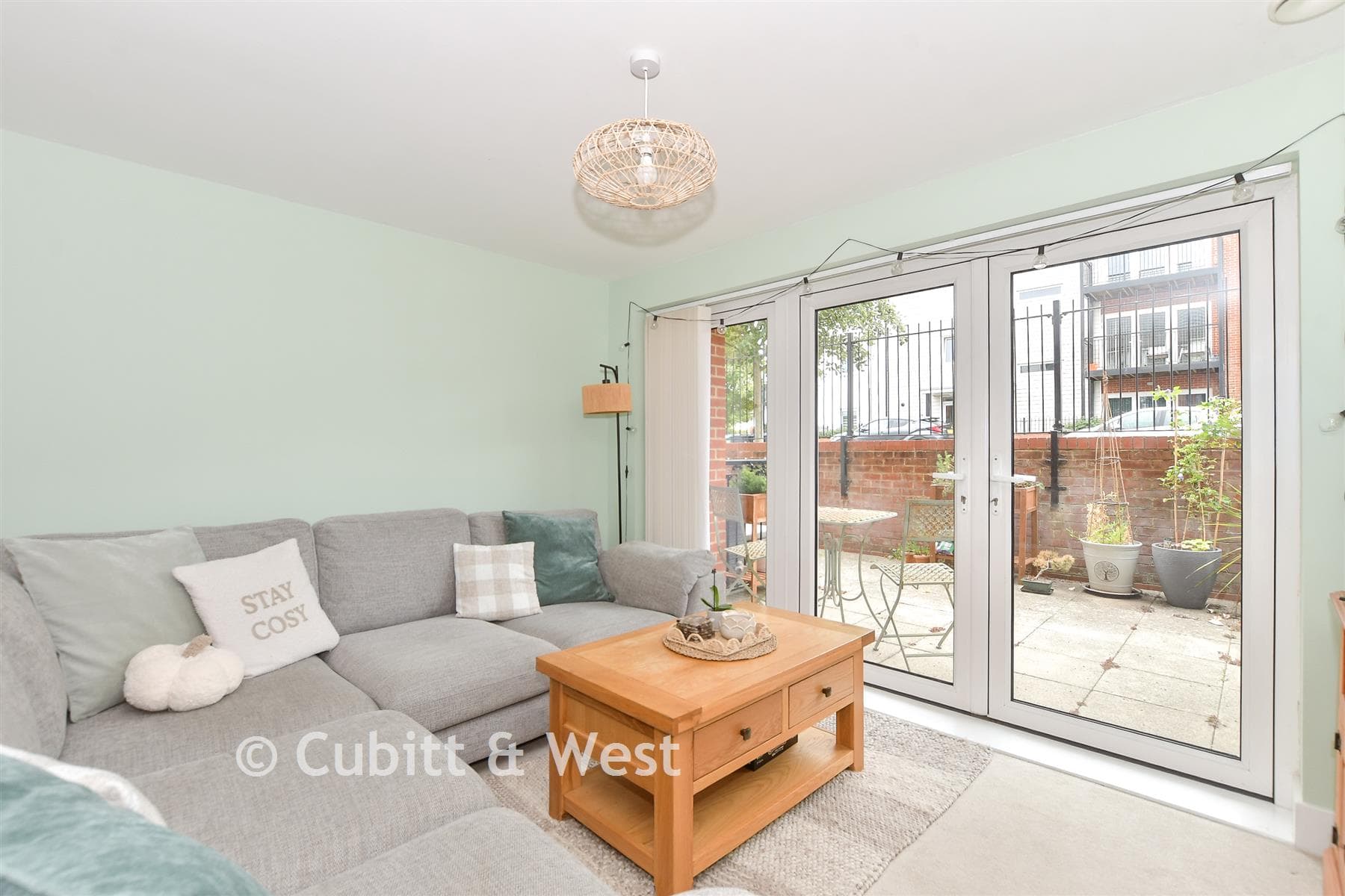 2 Bed Flat, Lexington Drive Haywards Heath — photo 4