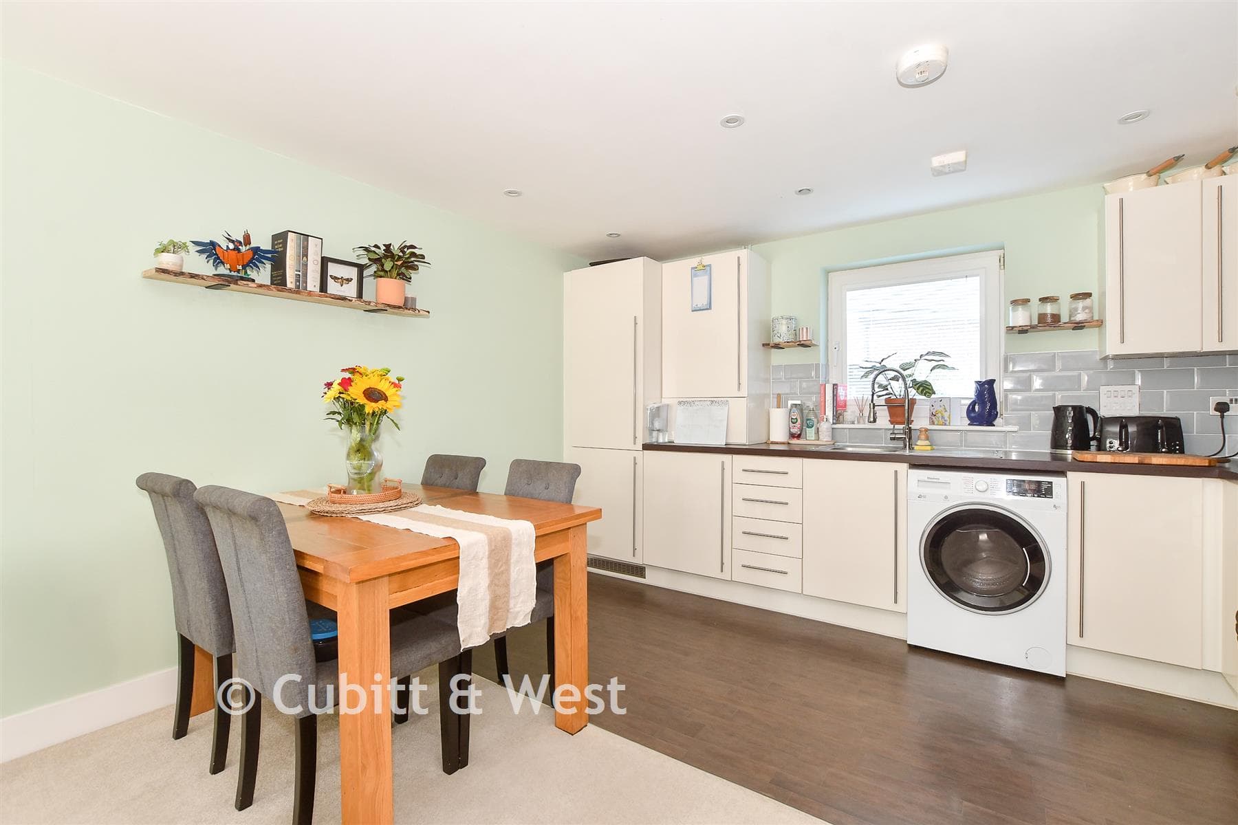 2 Bed Flat, Lexington Drive Haywards Heath — photo 5