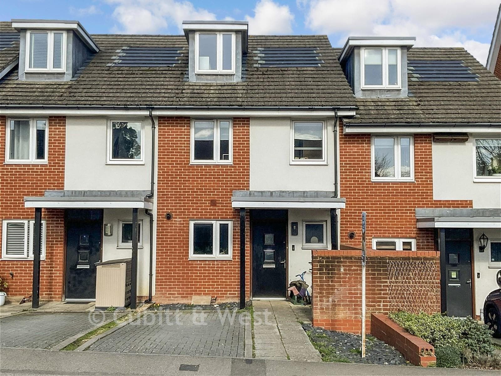 3 Bed Terraced House, Hanbury Lane Haywards Heath — photo 1