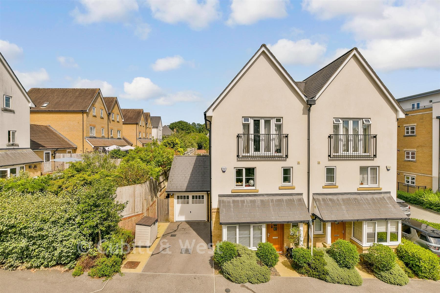 3 Bed Semi Detached House, Renfields Haywards Heath — photo 1