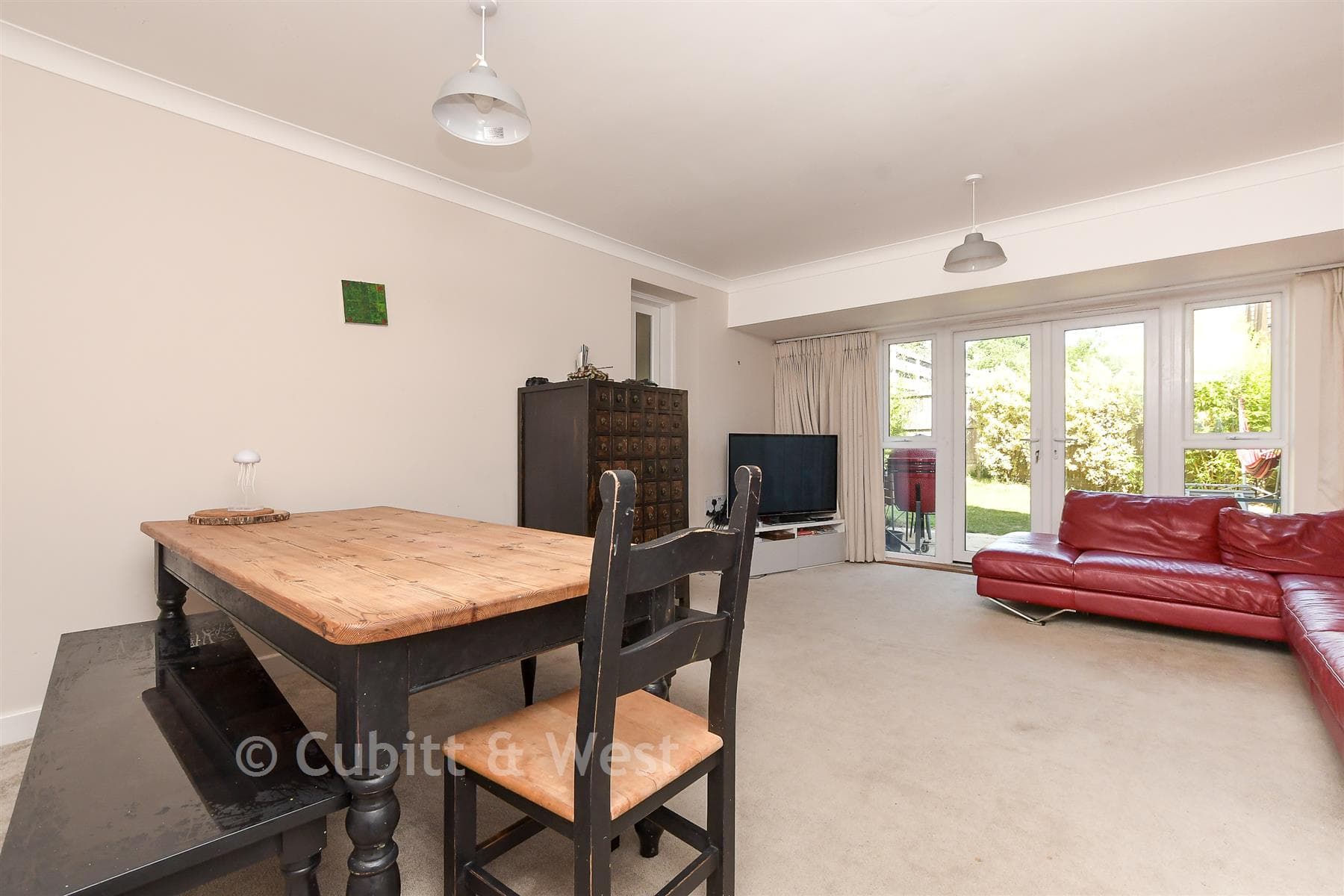 3 Bed Semi Detached House, Renfields Haywards Heath — photo 3