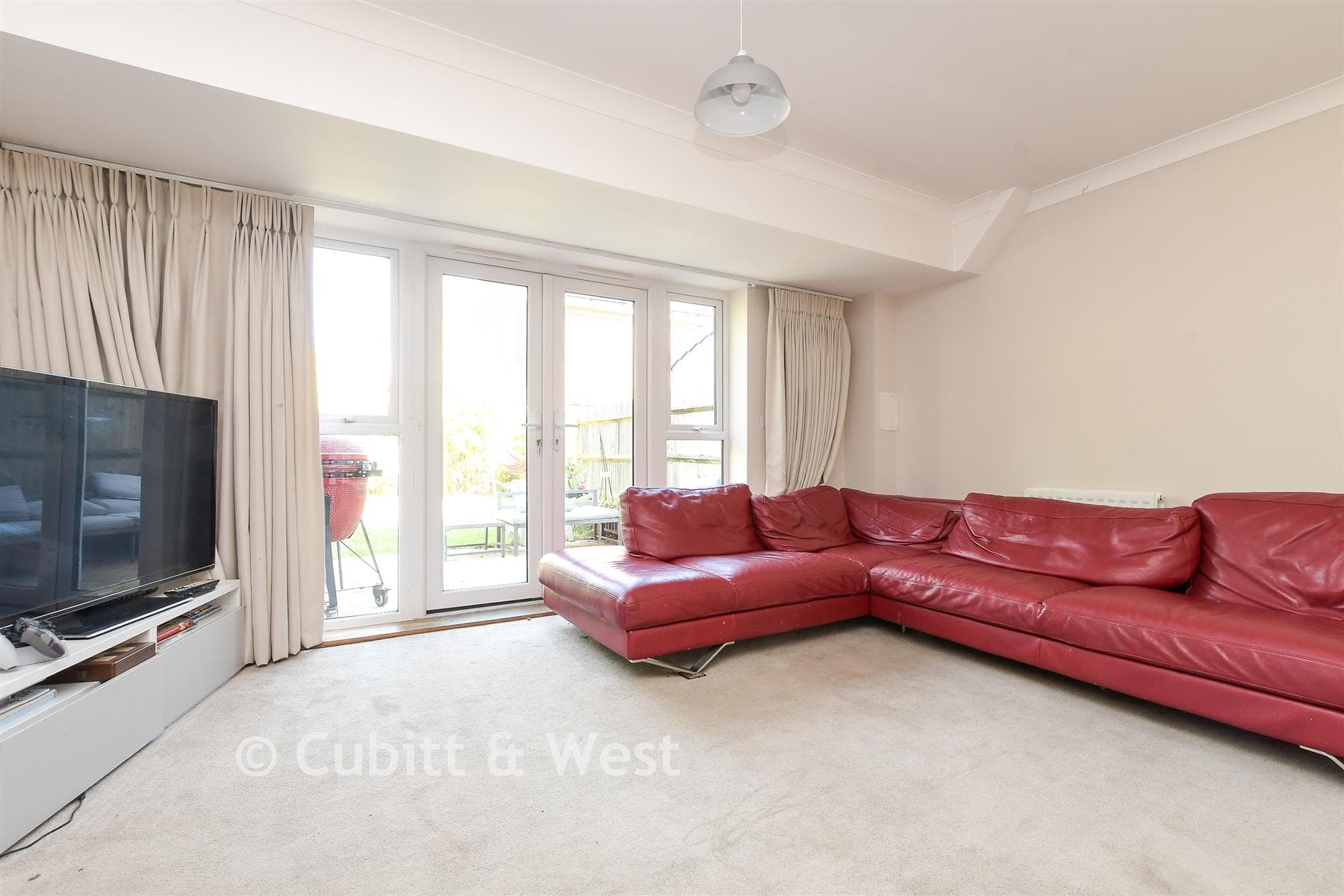 3 Bed Semi Detached House, Renfields Haywards Heath — photo 4