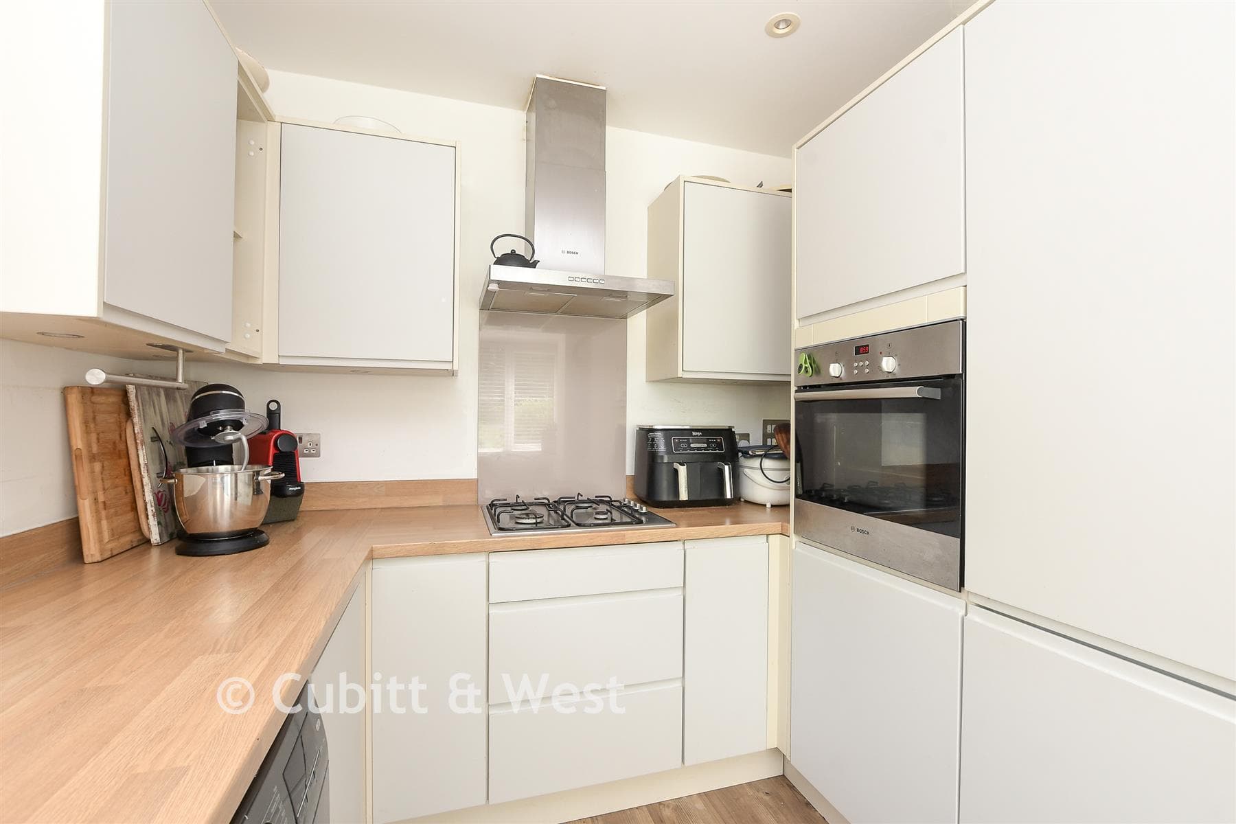 3 Bed Semi Detached House, Renfields Haywards Heath — photo 5