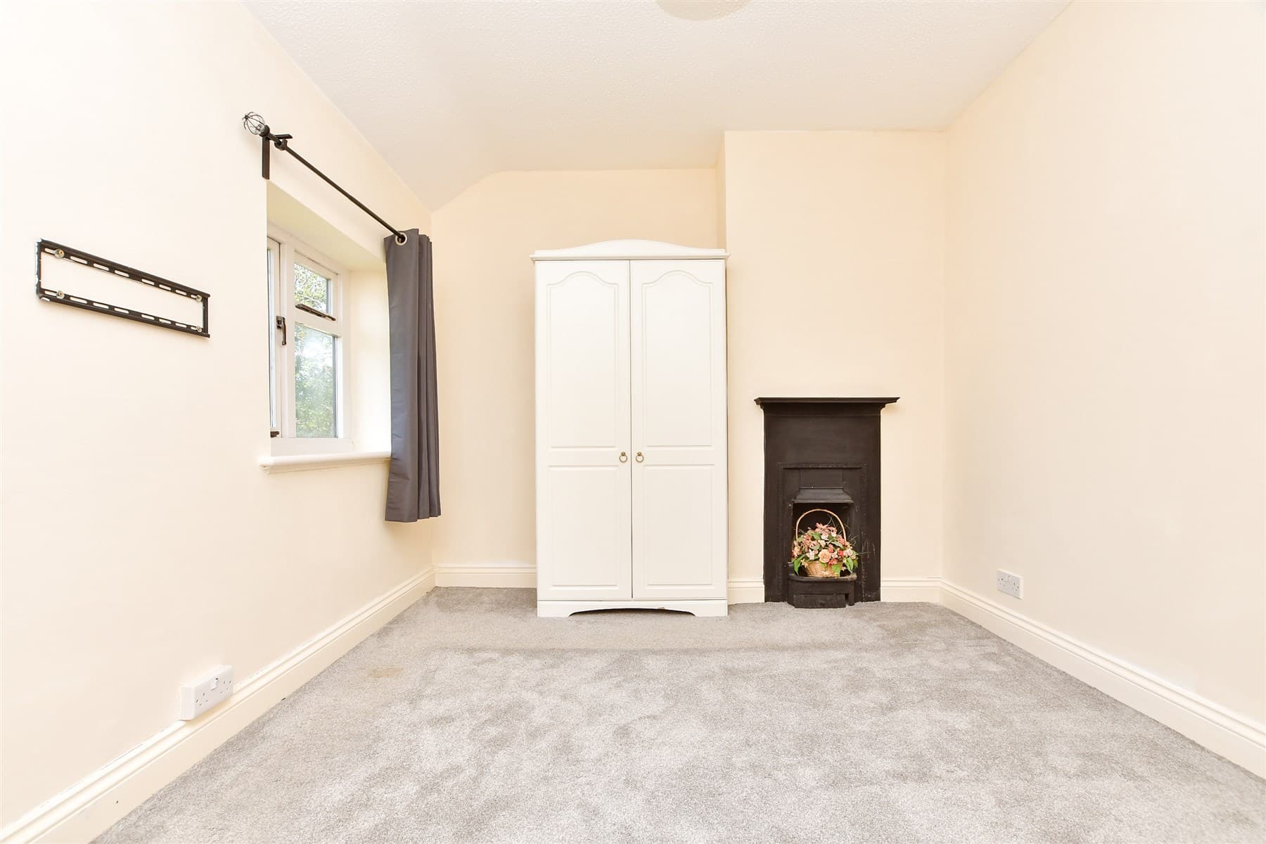 3 Bed Semi Detached House, Glebe Road Cuckfield Haywards Heath — photo 3