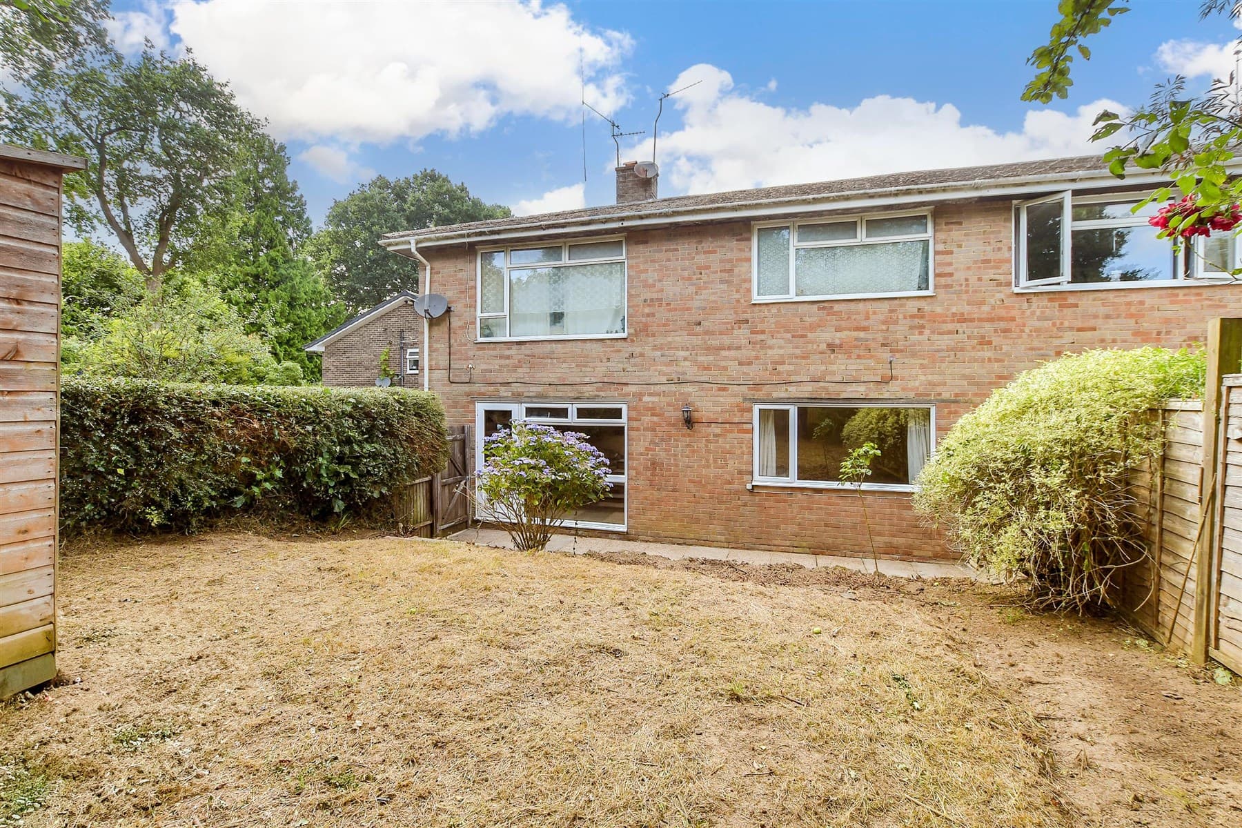 2 Bed Maisonette, High Trees Haywards Heath — photo 2