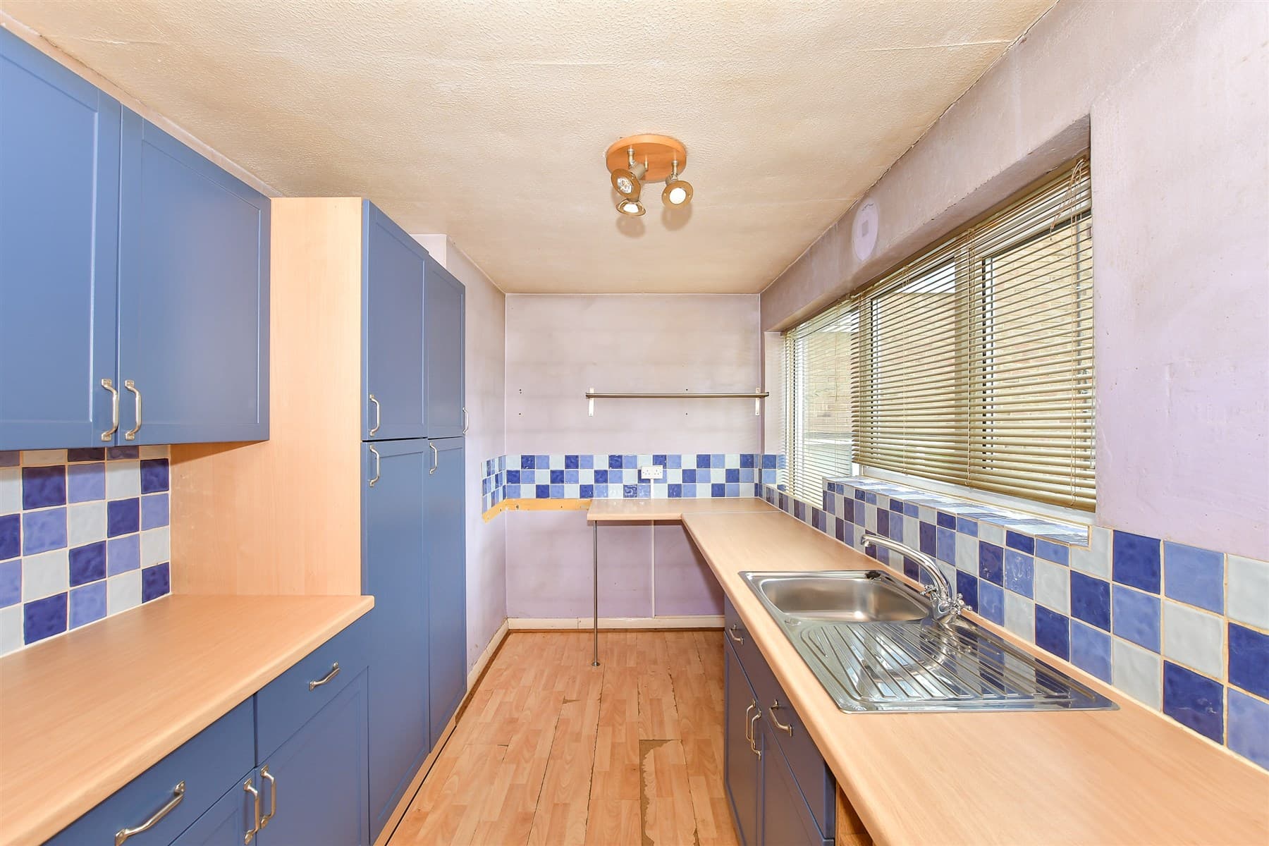 2 Bed Maisonette, High Trees Haywards Heath — photo 3