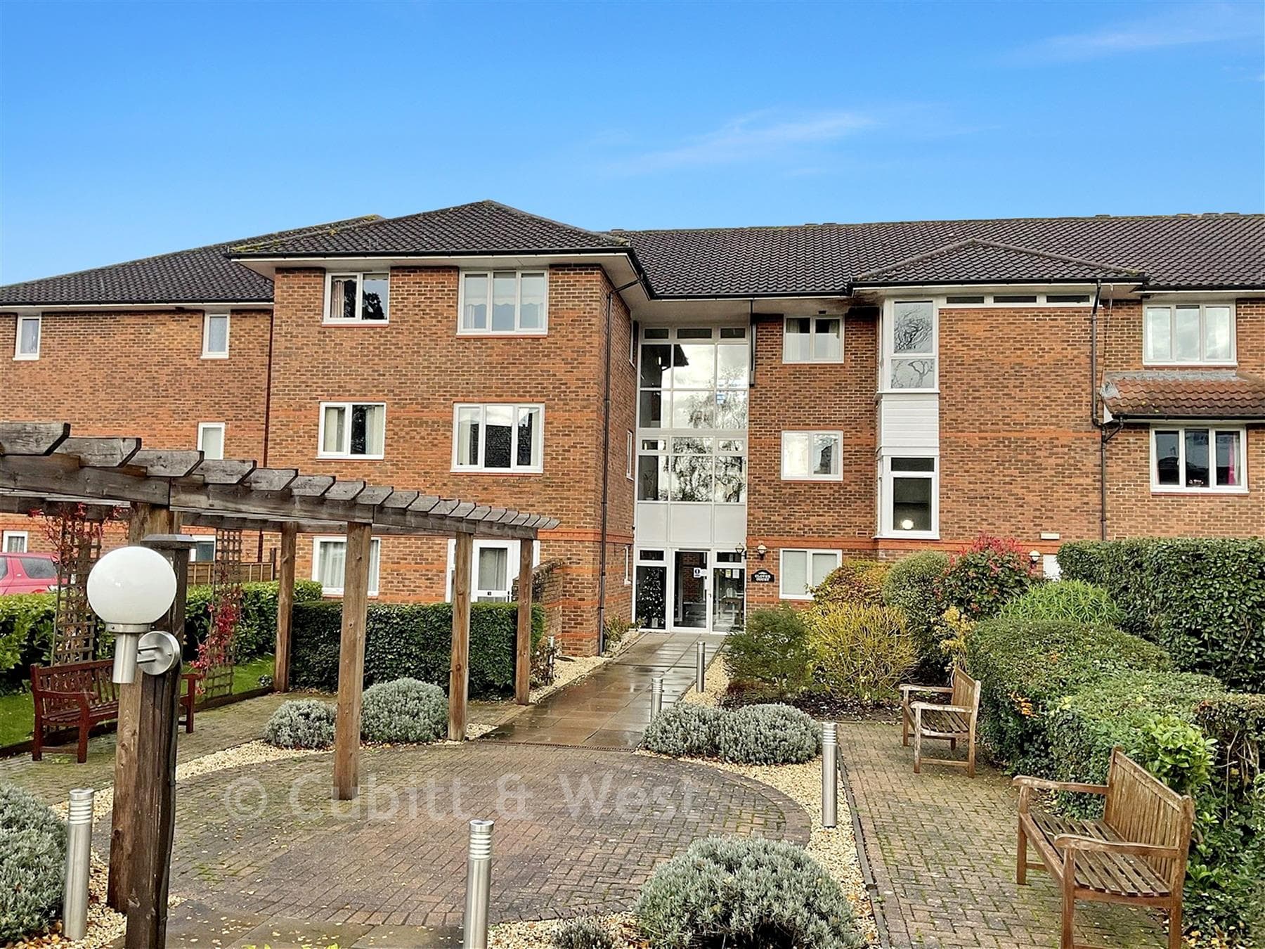 1 Bed Flat, Church Road Haywards Heath — photo 1