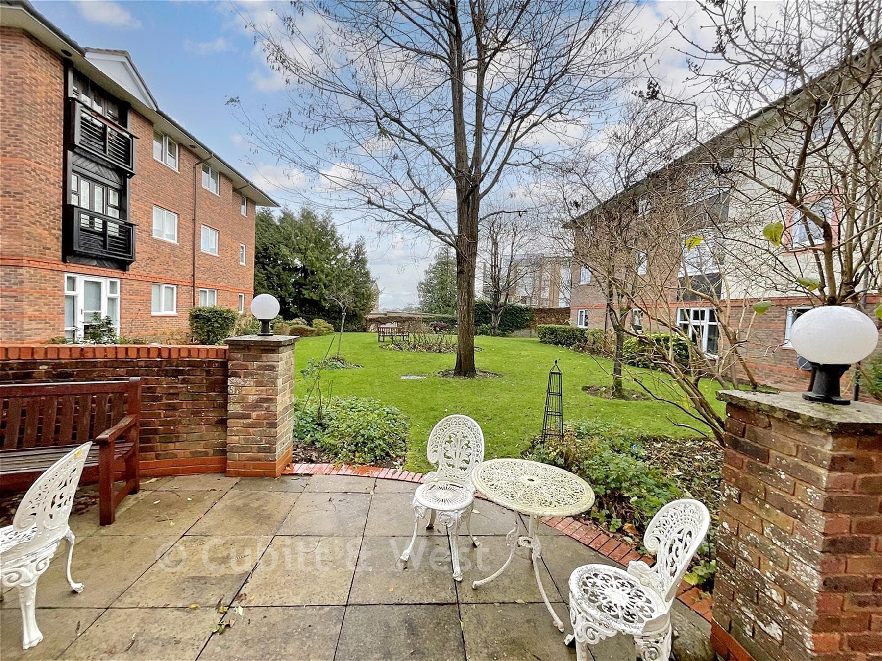 1 Bed Flat, Church Road Haywards Heath — photo 2