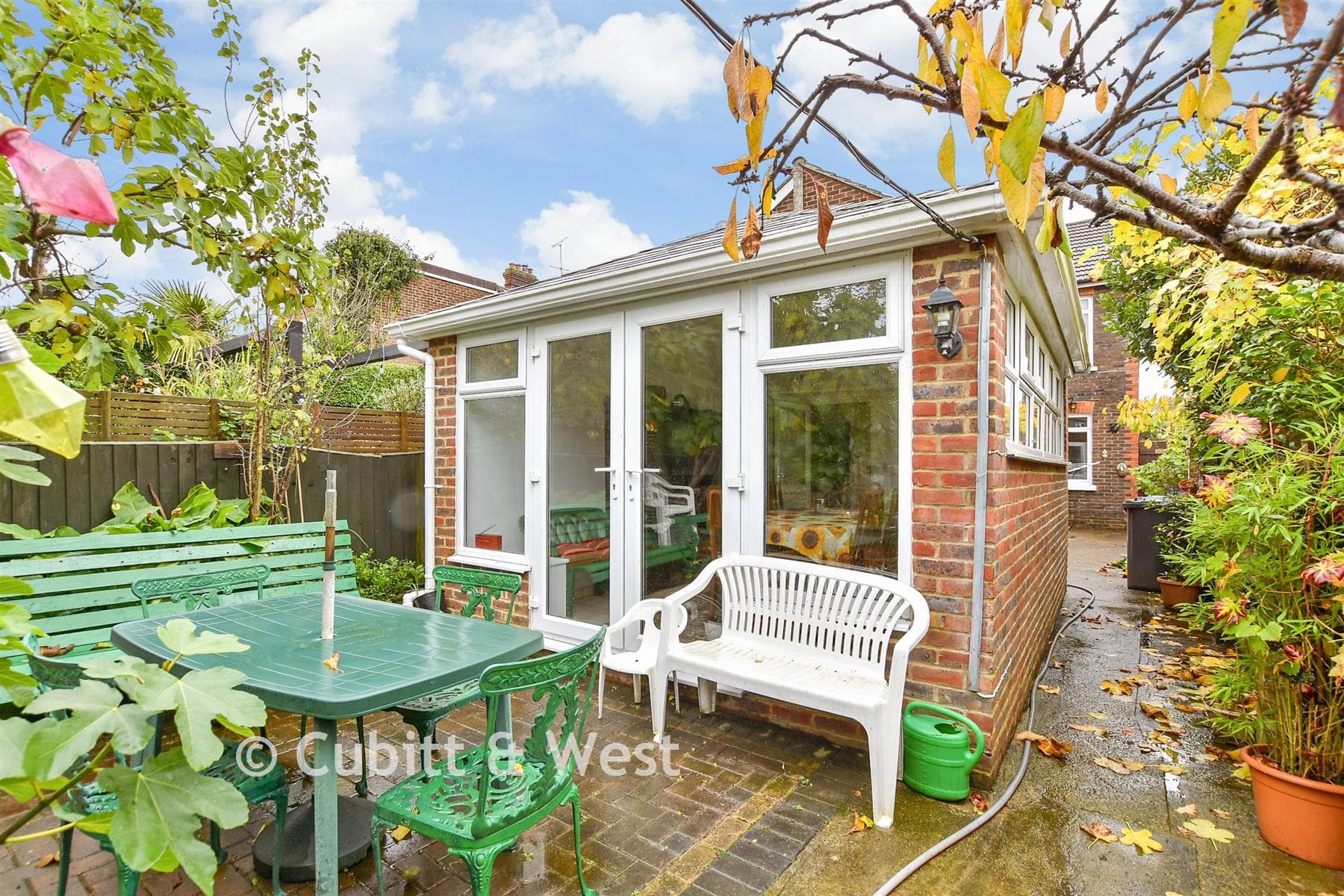 3 Bed Semi Detached House, Petlands Road Haywards Heath — photo 2