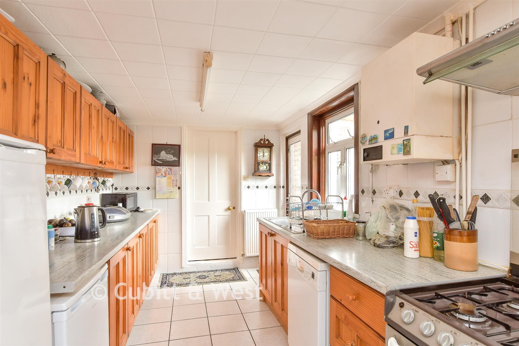 3 Bed Semi Detached House, Petlands Road Haywards Heath — photo 4