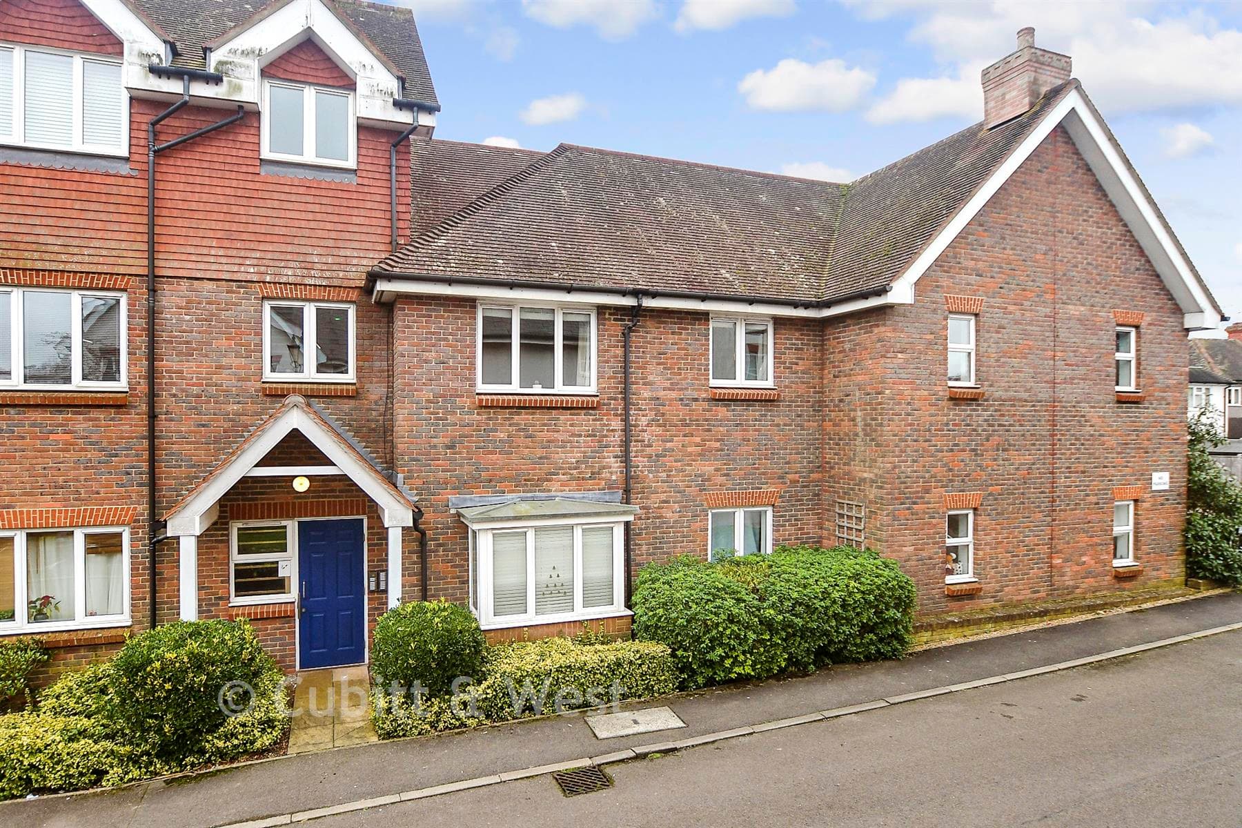 1 Bed Apartment, Gordon Road Haywards Heath — photo 1