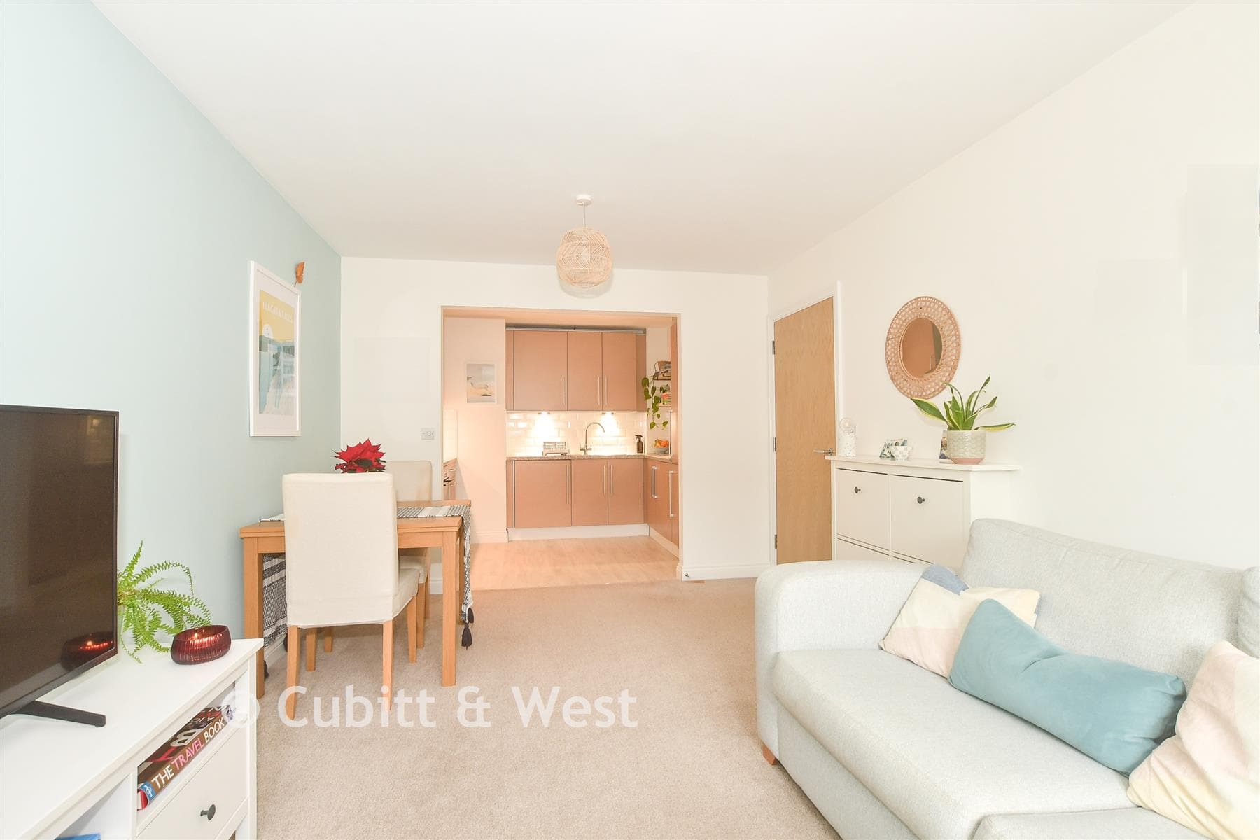 1 Bed Apartment, Gordon Road Haywards Heath — photo 2