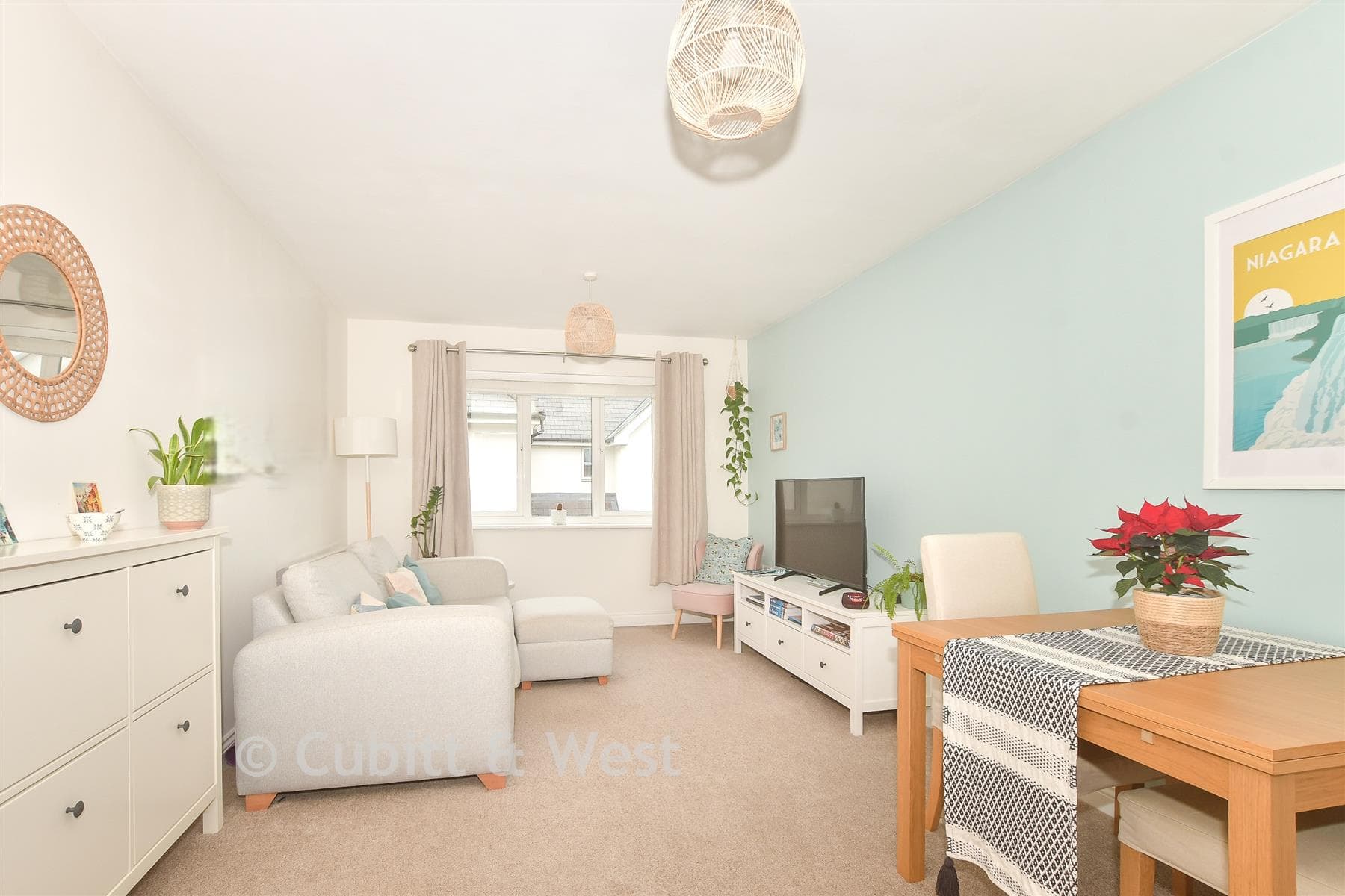1 Bed Apartment, Gordon Road Haywards Heath — photo 3