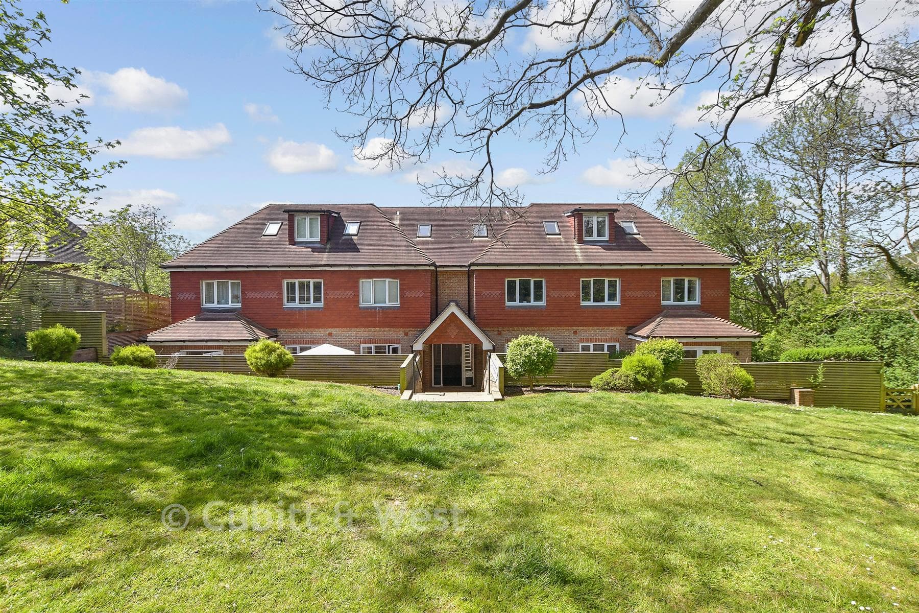 2 Bed Apartment, Woodside Haywards Heath — photo 1