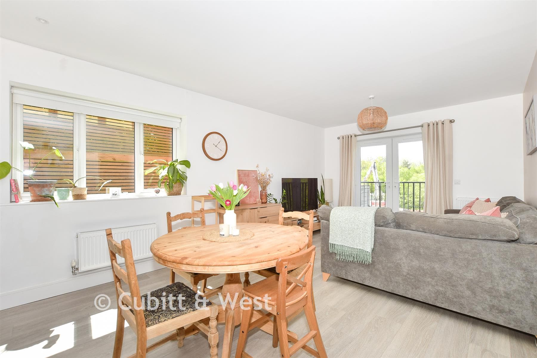 2 Bed Apartment, Woodside Haywards Heath — photo 4