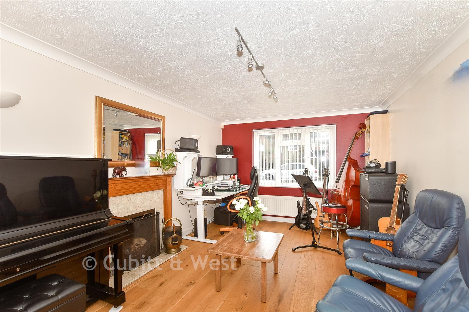 4 Bed Detached House, Sayers Common Hassocks — photo 3
