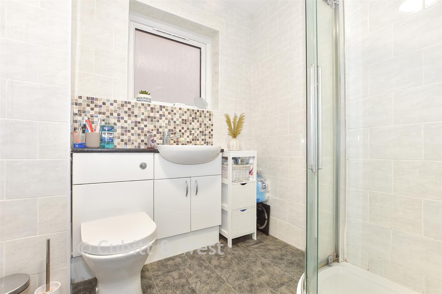 1 Bed Apartment, Franklynn Road Haywards Heath — photo 2