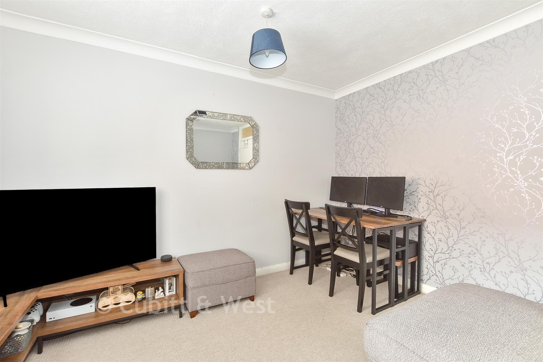 1 Bed Apartment, Franklynn Road Haywards Heath — photo 5