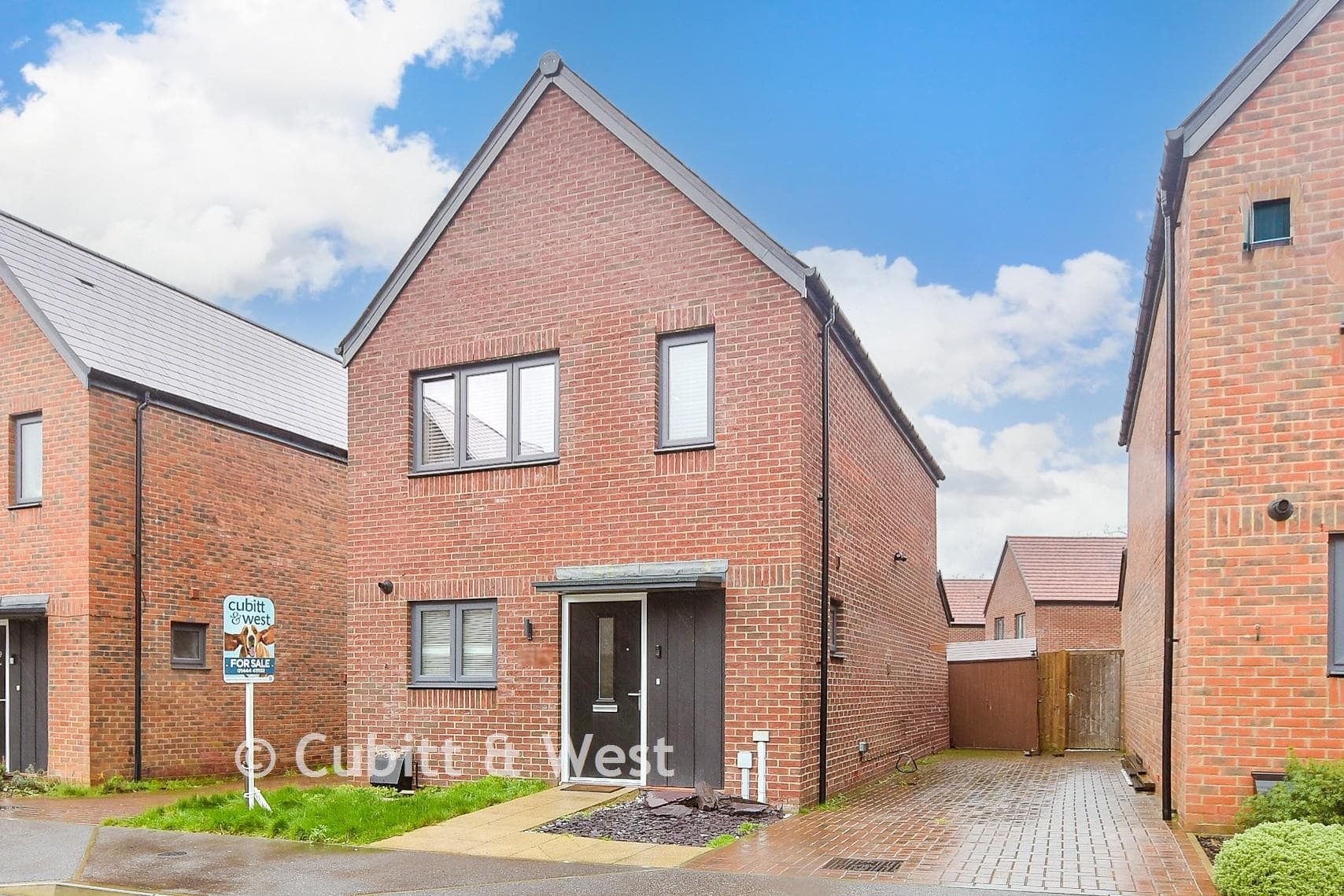 3 Bed Detached House, Denchy Mead Burgess Hill — photo 1