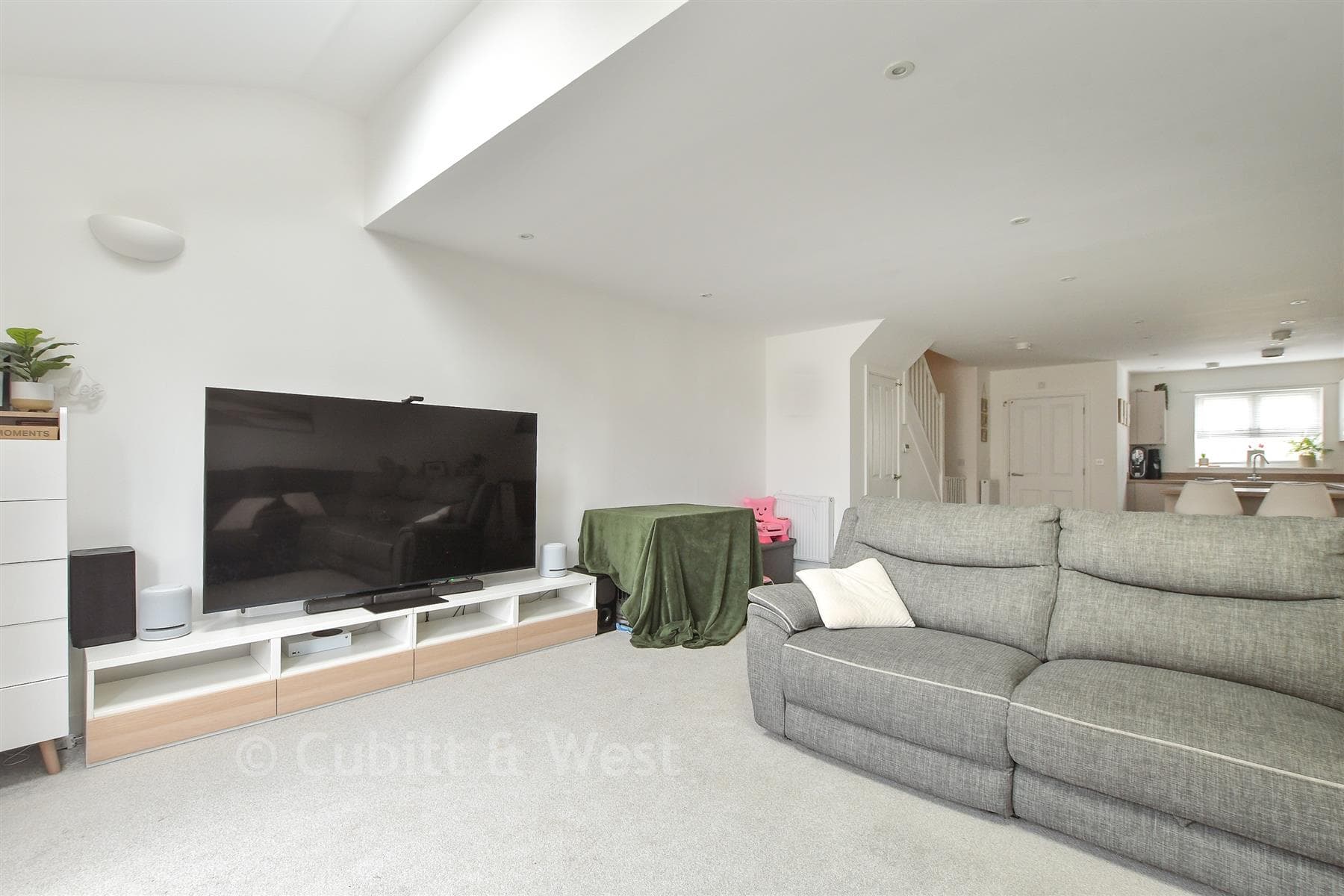 3 Bed Detached House, Denchy Mead Burgess Hill — photo 3