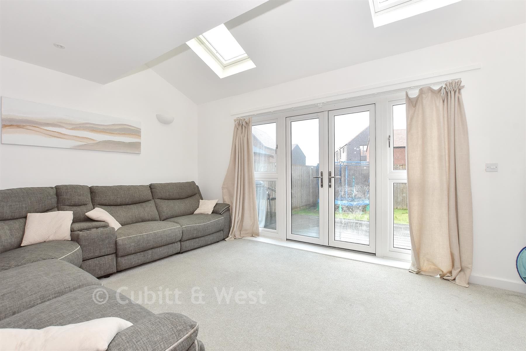 3 Bed Detached House, Denchy Mead Burgess Hill — photo 4