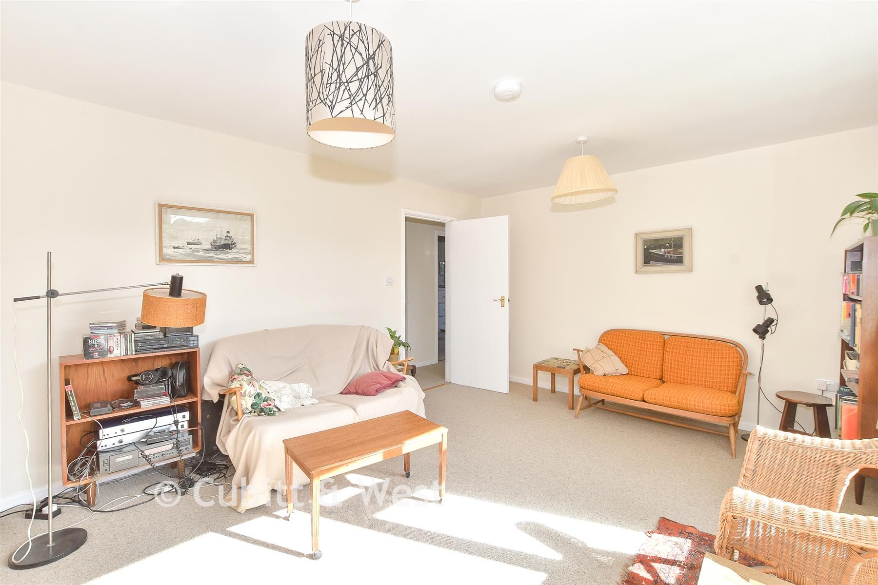 2 Bed Semi Detached Bungalow, Ockley Way Hassocks — photo 4